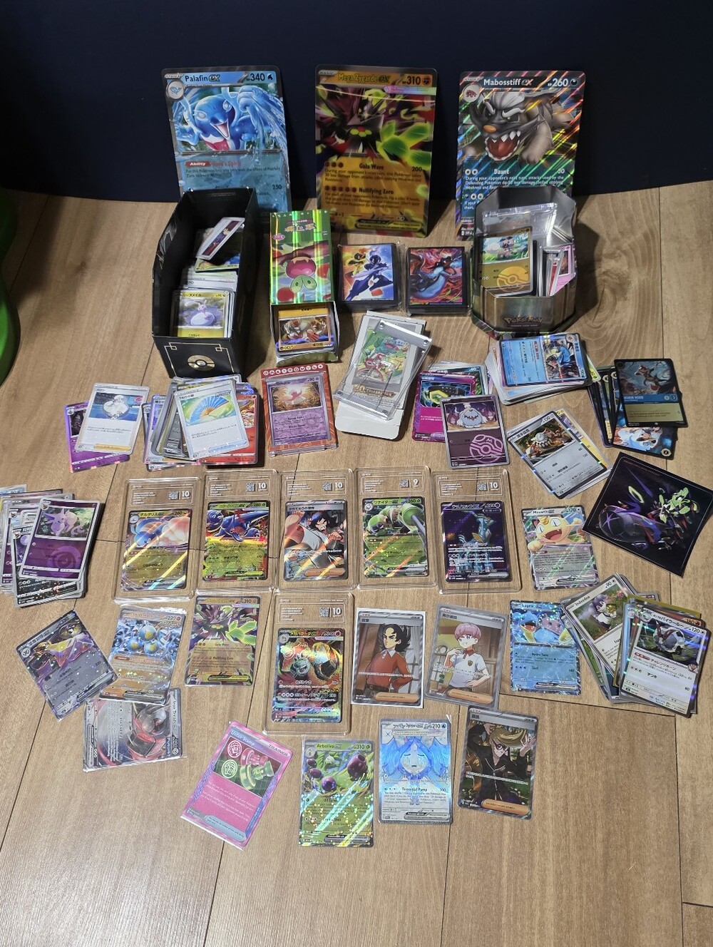 Pokémon Trading Card Lot - Mixed Holo and Cards (Blue, Gold, Black) Slab 6